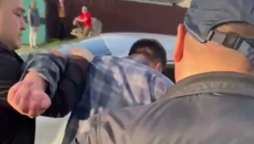 Сбежавший с территории суда обвиняемый в изнасиловании задержан в Алматинской области