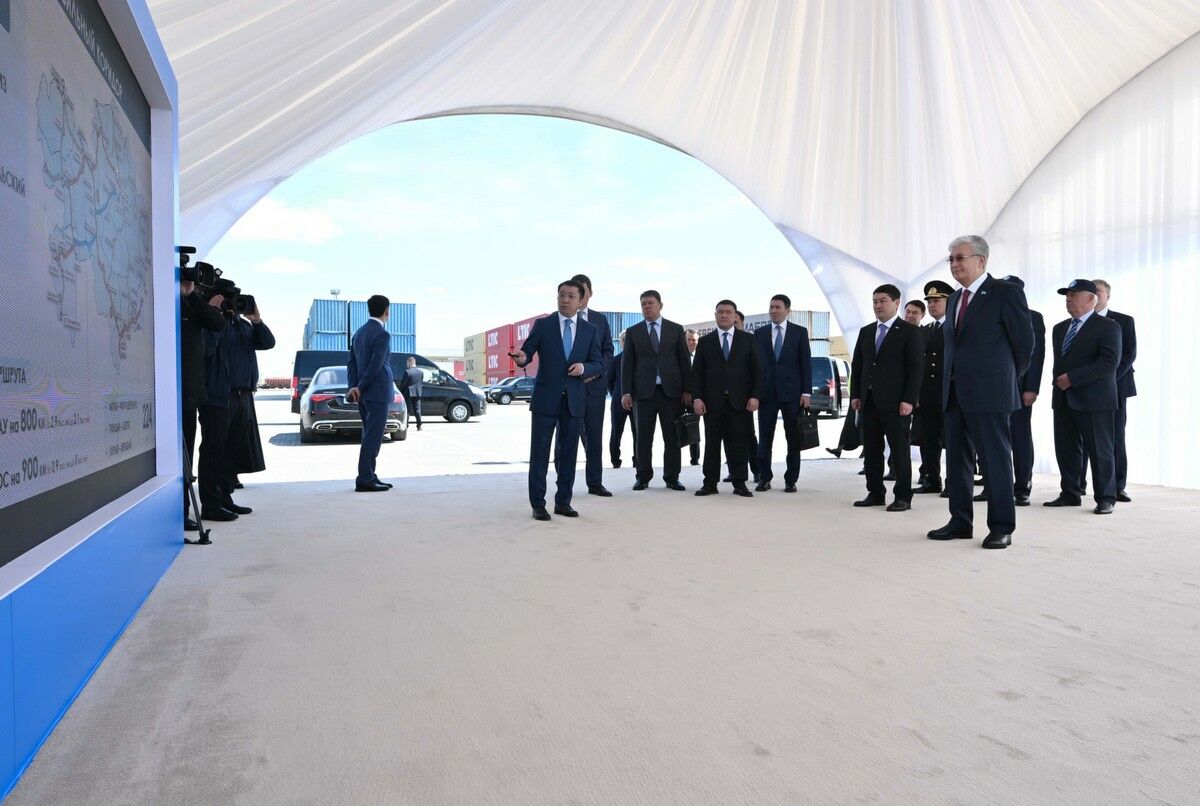 Президент ознакомился с ходом развития транспортно-логистической инфраструктуры в Мангистау