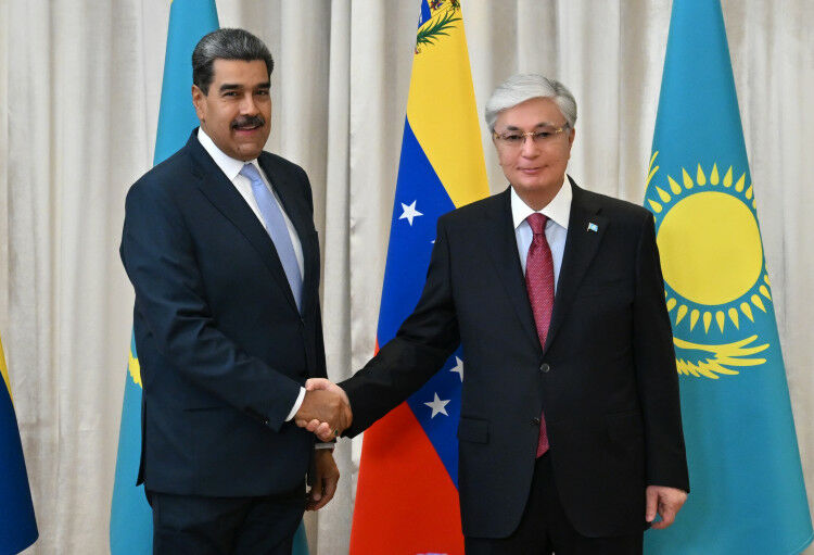 Глава государства провел встречу с Президентом Венесуэлы Николасом Мадуро