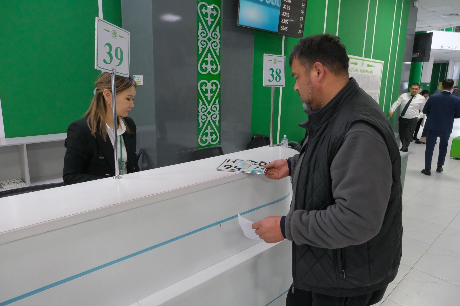 На манеже всё те же