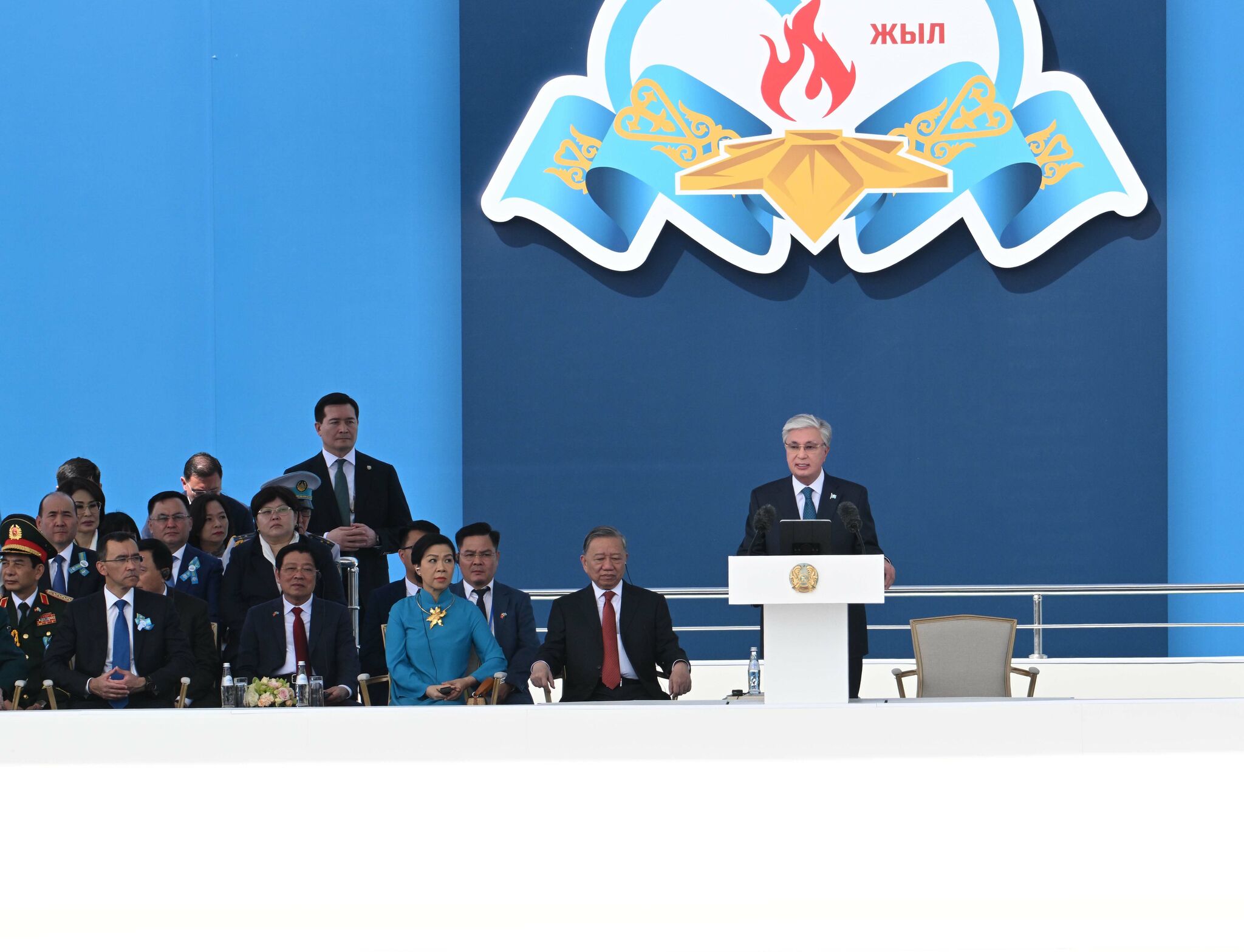 Касым-Жомарт Токаевв и То Лам приняли участие в военном параде