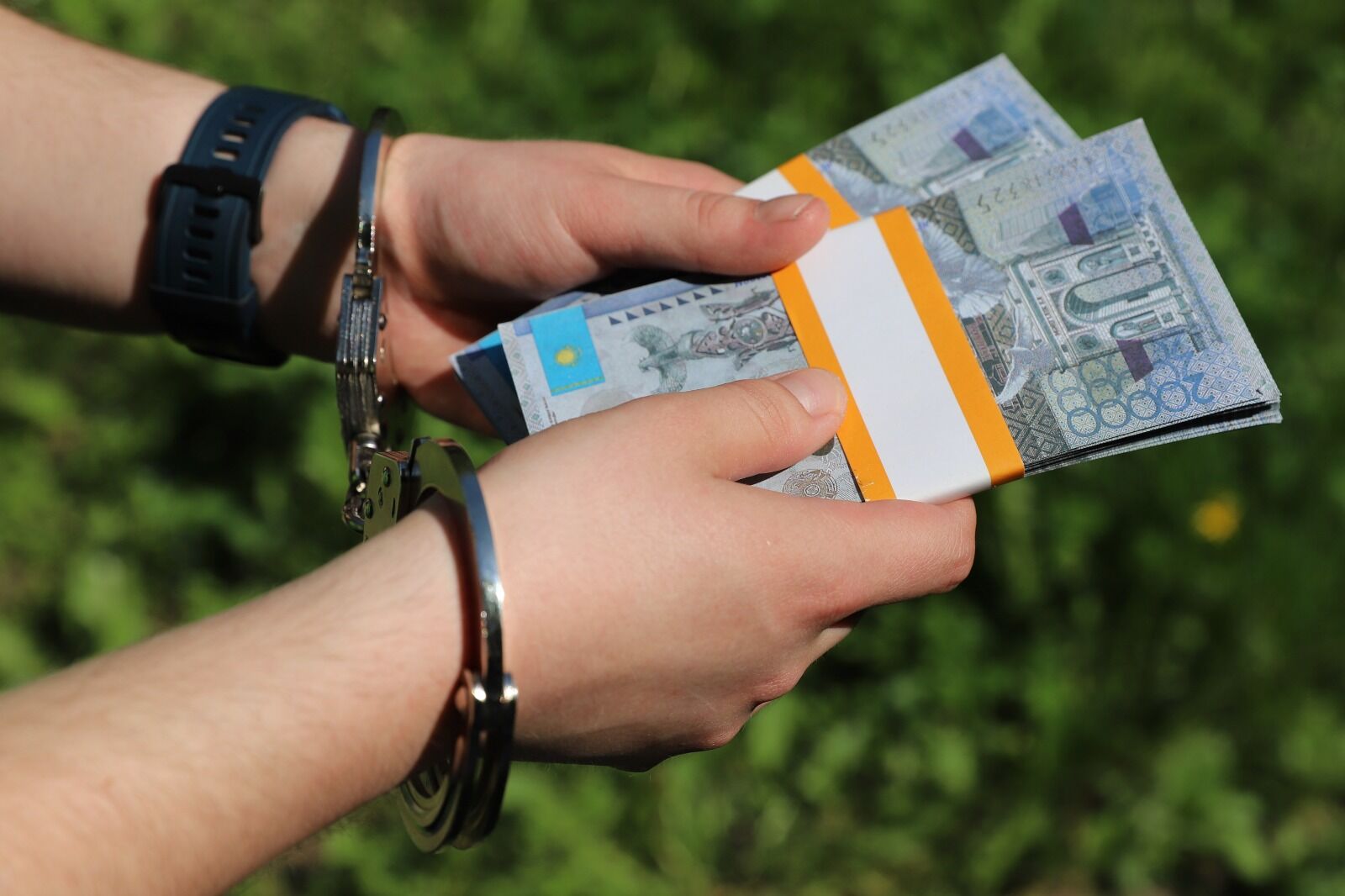 Мздоимца имя будет на виду