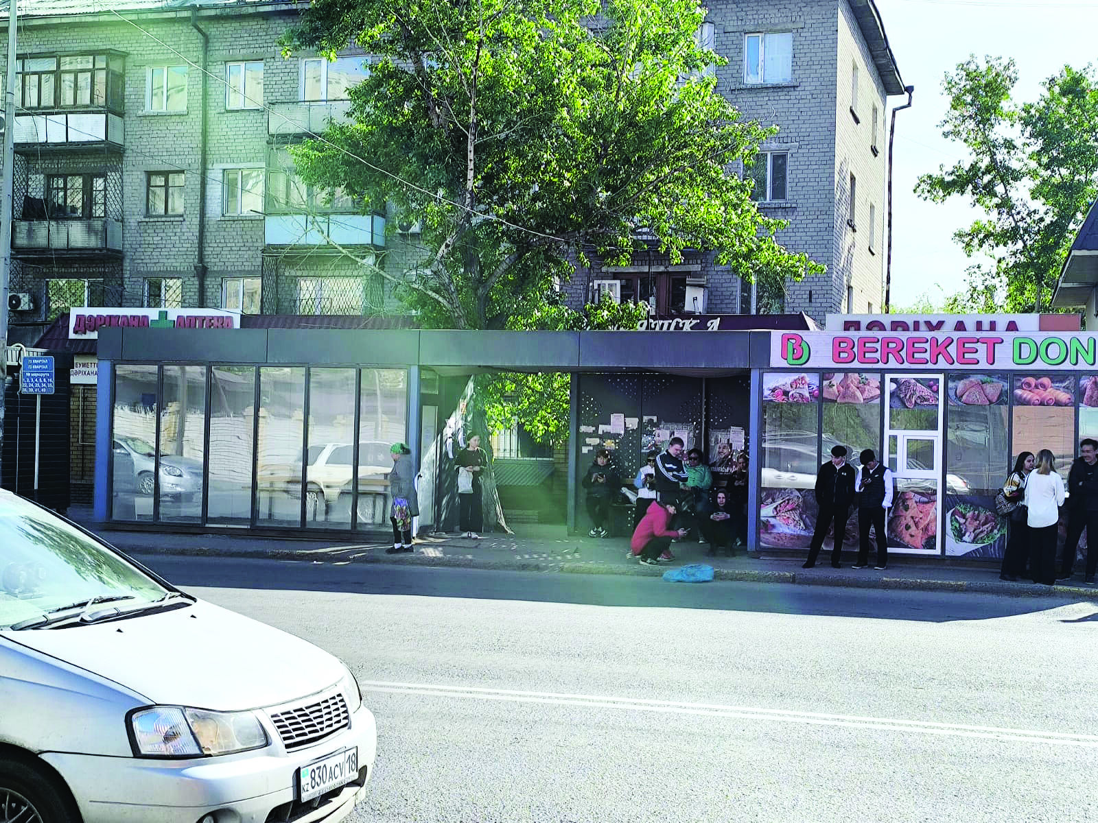 Поменяли бомжей на бизнесменов