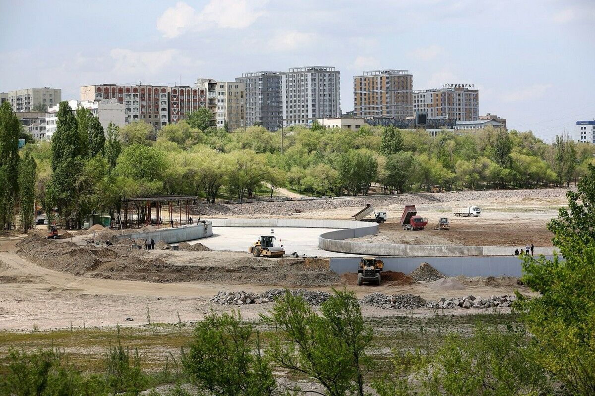 Пока без лотосов, но с туалетами