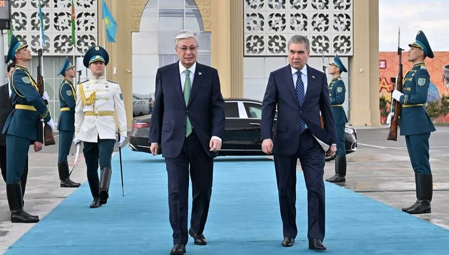 Токаев проводил Бердымухамедова в аэропорту Туркестана