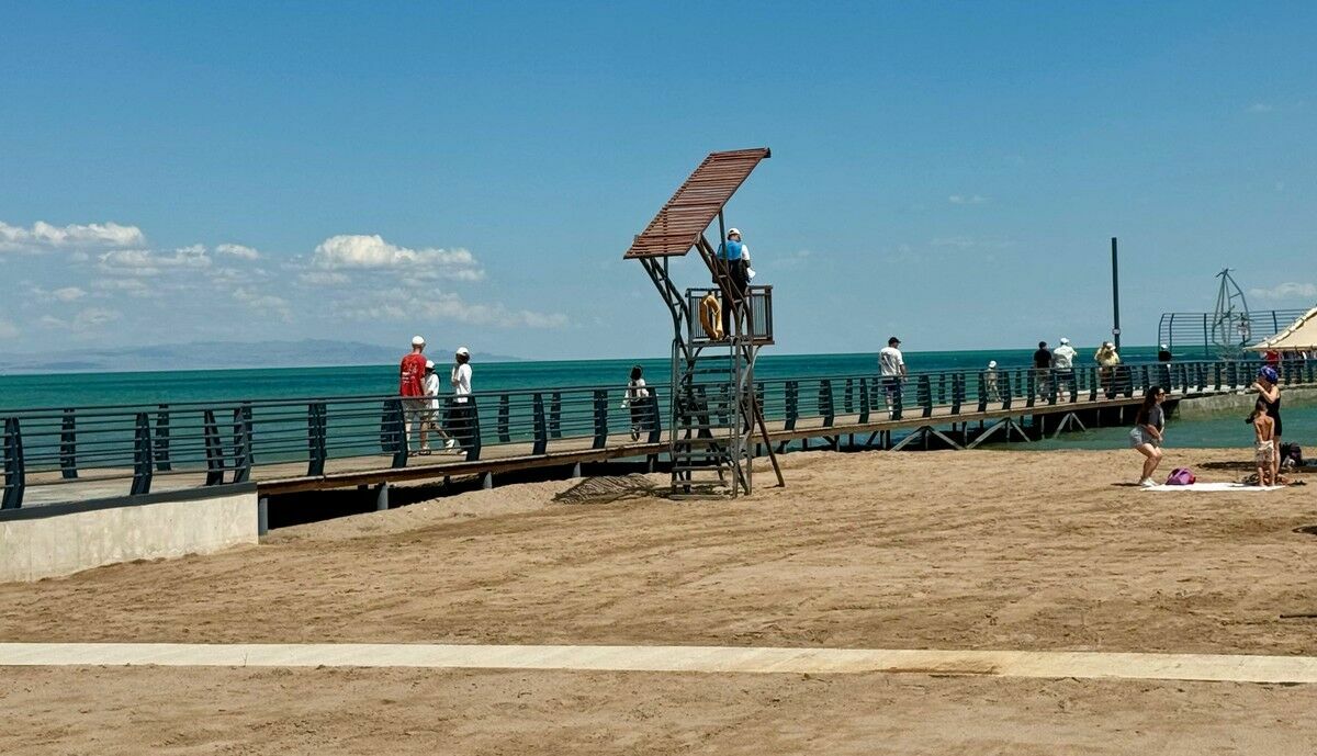 Камерами с ИИ оснастили пляжи в Алматинской области