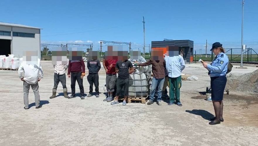 17 работающих нелегально на стройке иностранцев выявили в Акмолинской области