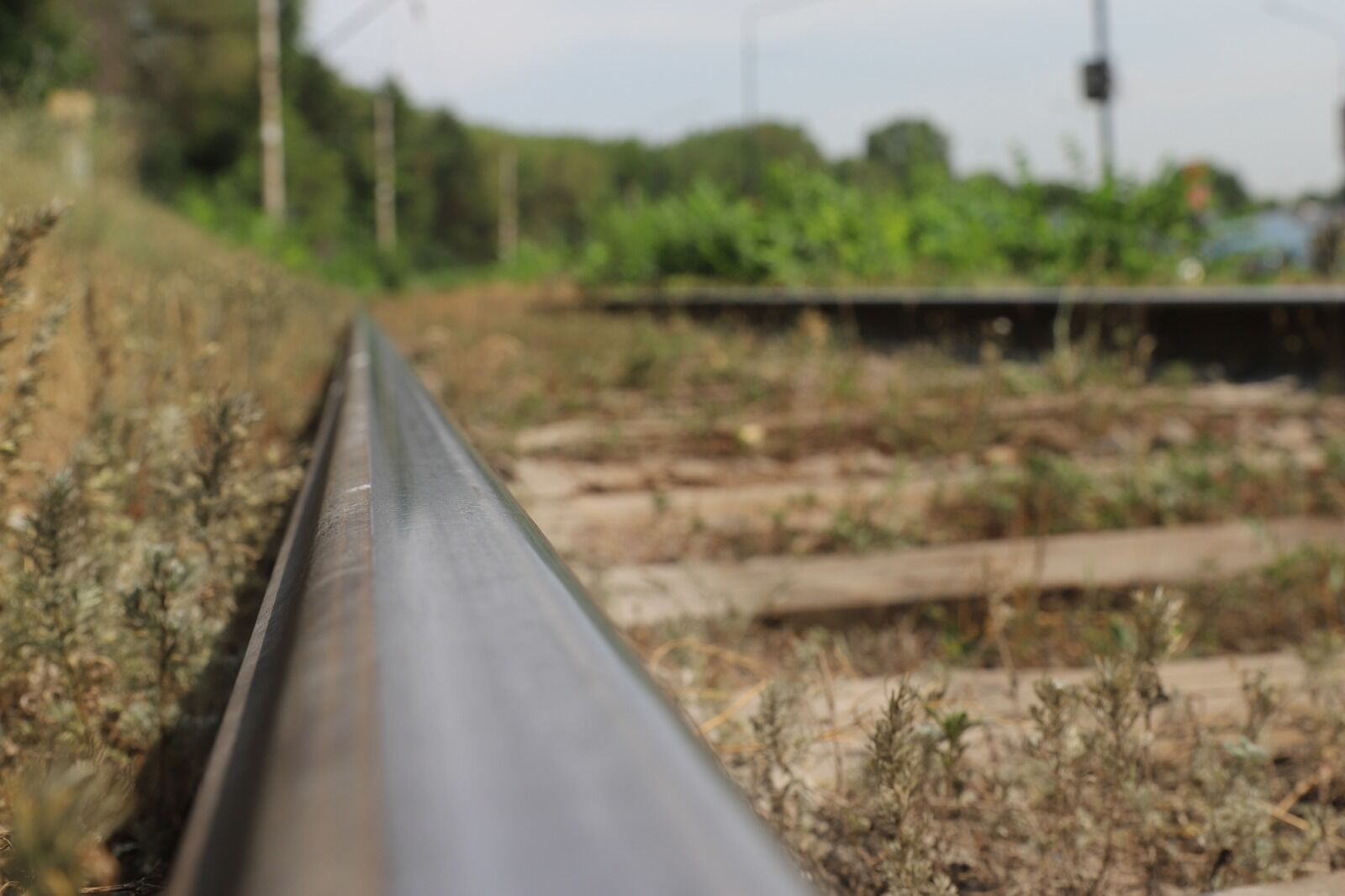 Тепловоз столкнулся с легковушкой на станции Костанай