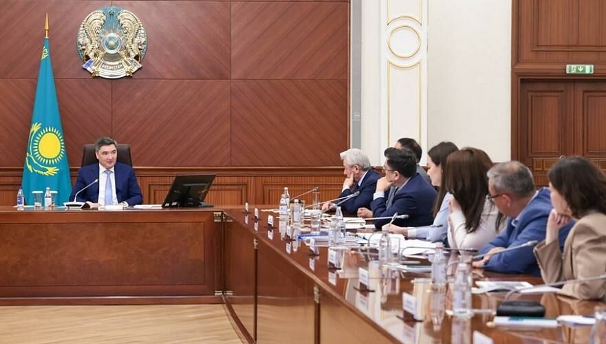 Бектенов обсудил с экспертами вопрос оптимизации неприоритетных расходов