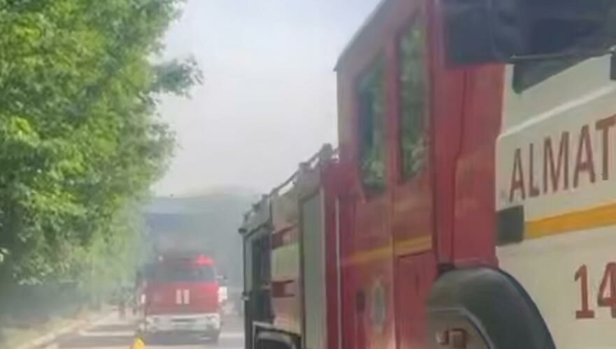 Женщина госпитализирована после пожара на балконе ЖК в Алматы