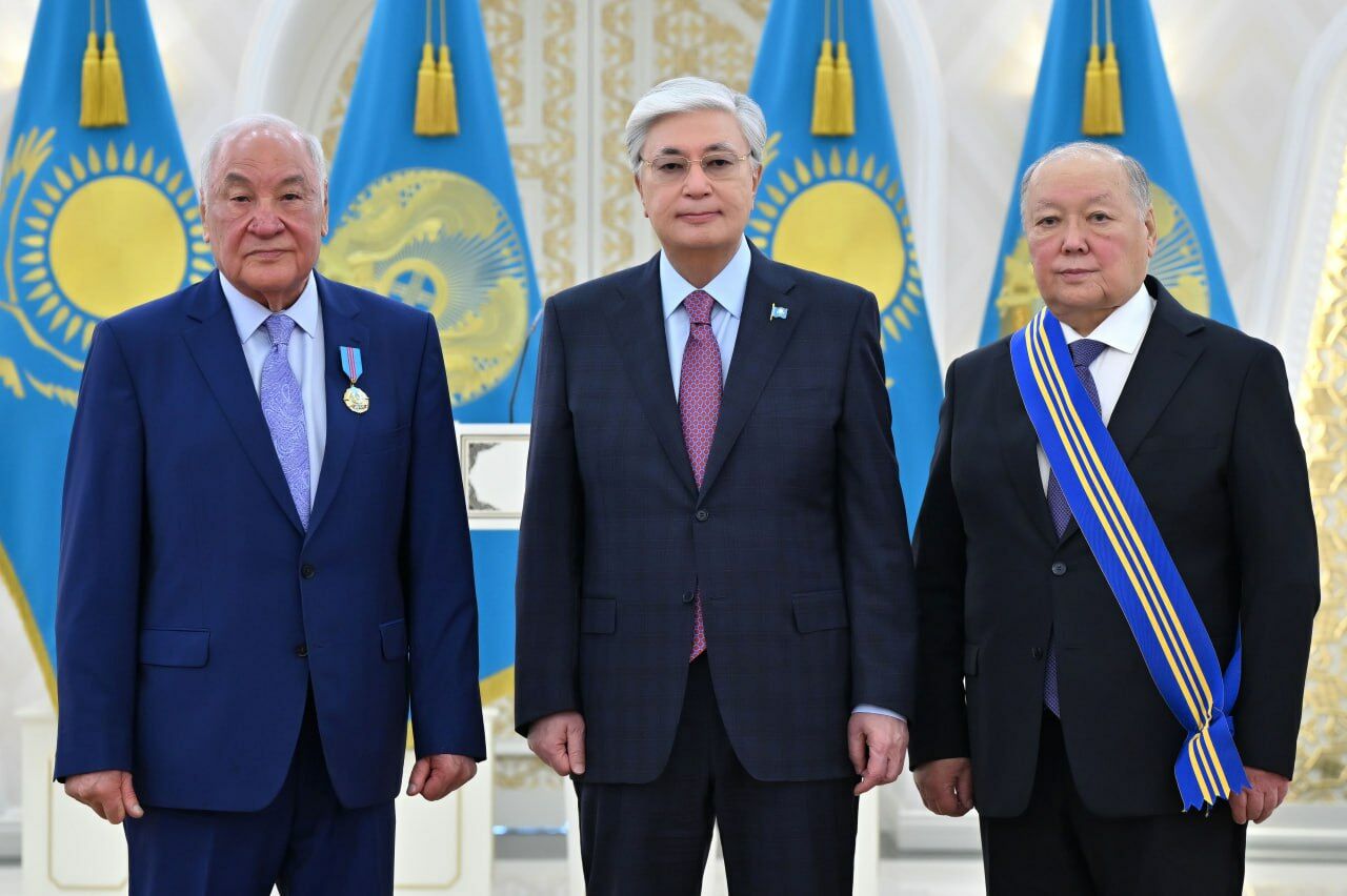 Президент вручил государственные награды