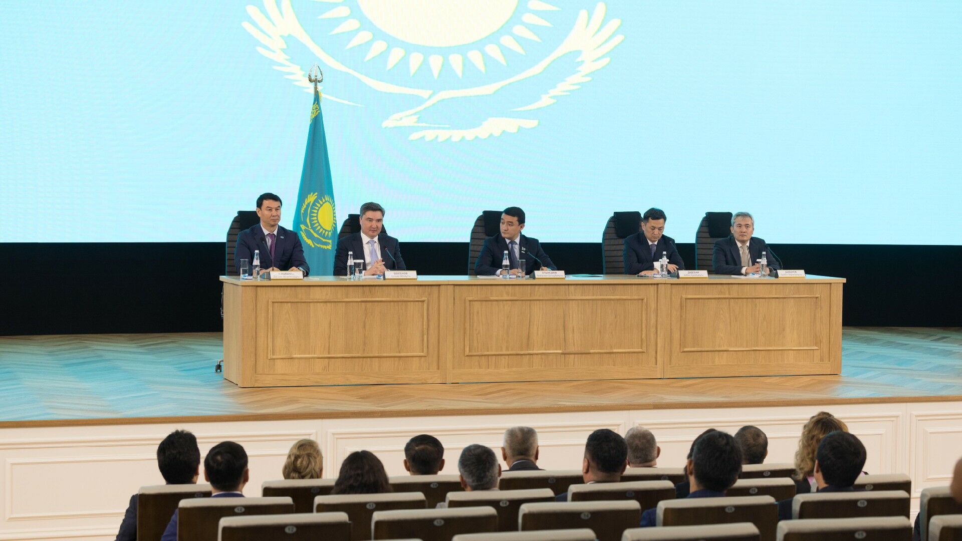 Олжас Бектенов представил активу города Алматы нового акима