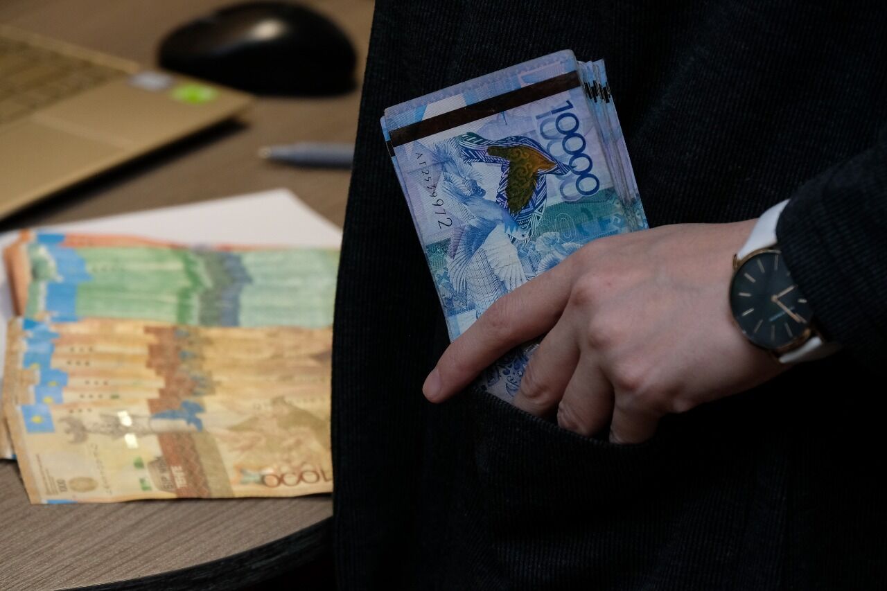 На друга надейся, а карман береги