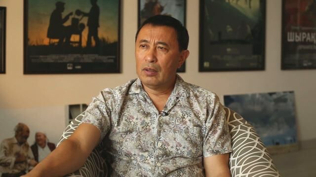 “Пришлось уехать.    Далеко”