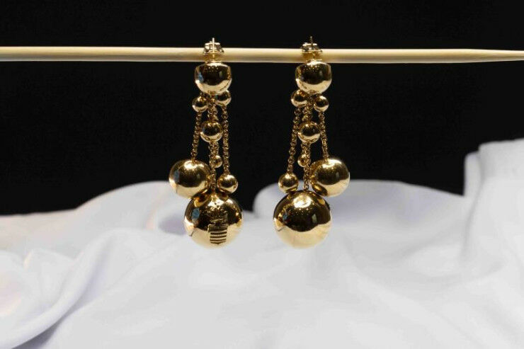 Изъятые ювелирные изделия и часы продали на аукционе за 31 млн тенге в Казахстане