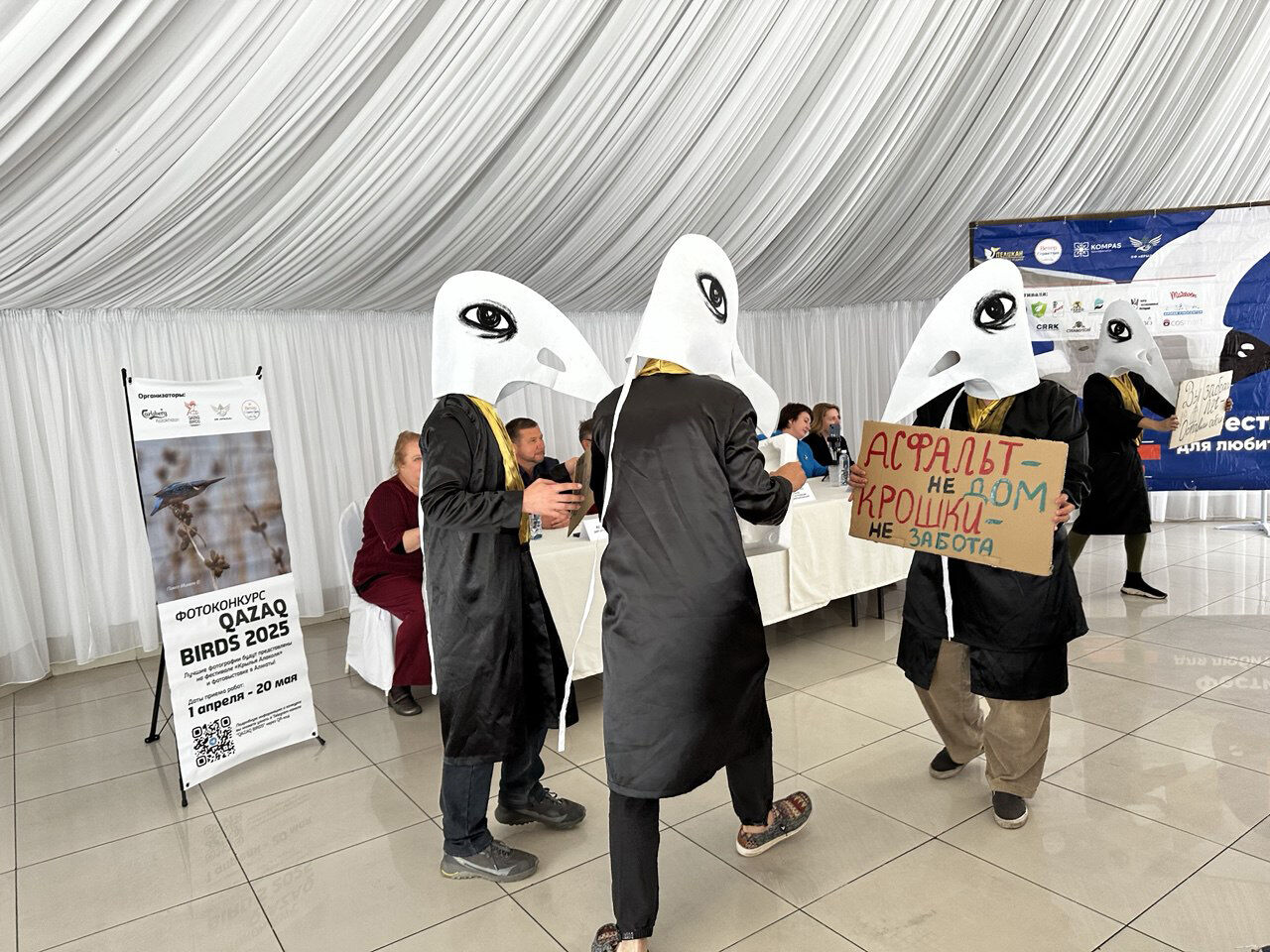 Птичку жалко