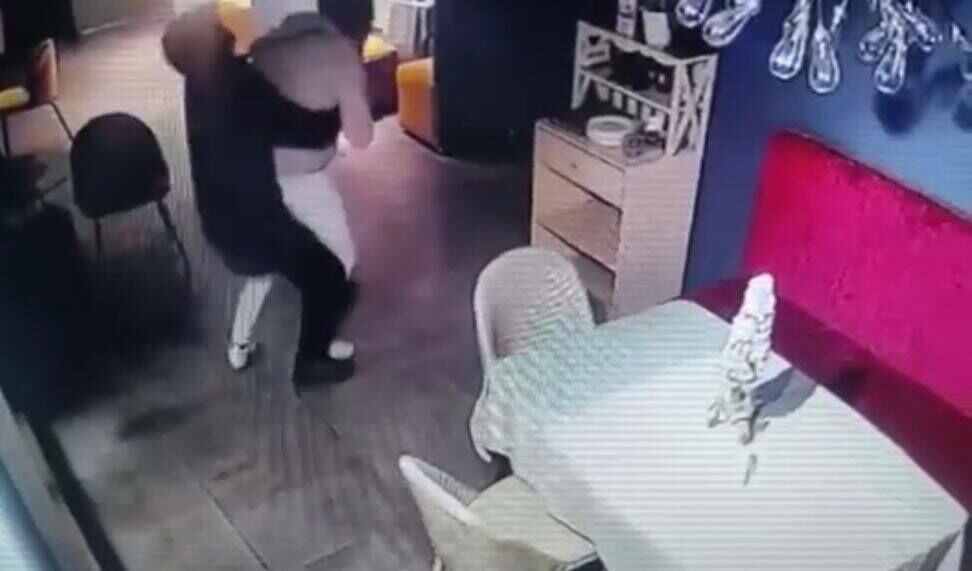 С такой охраной врагов не надо