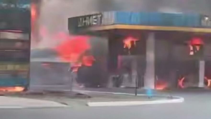 Двое погибли и 12 человек пострадали из-за взрыва с последующим крупным пожаром в Кульсары