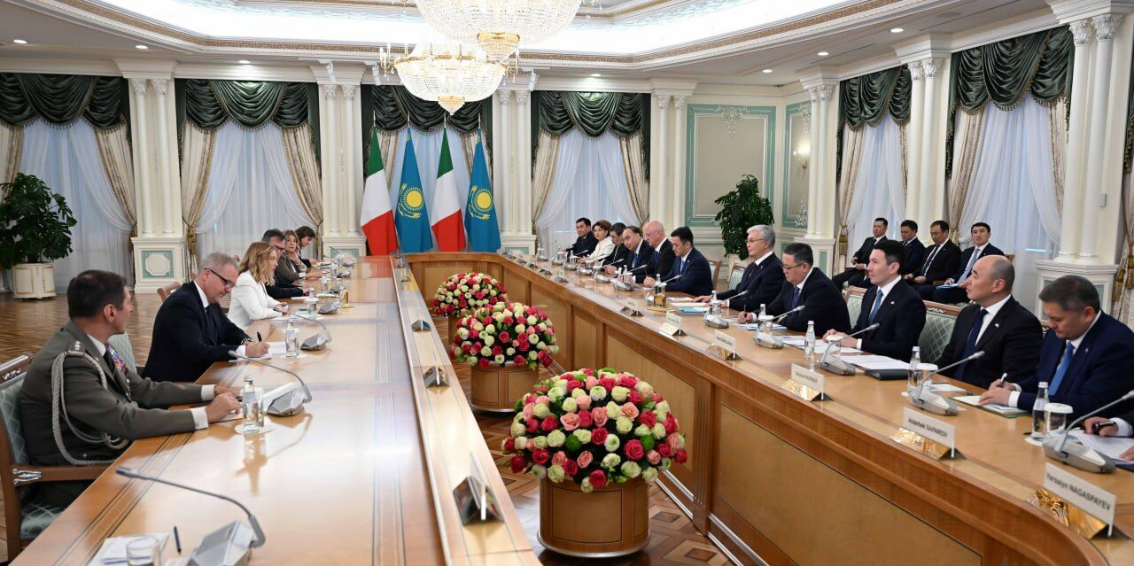 Глава государства провел переговоры с Джорджей Мелони в расширенном формате