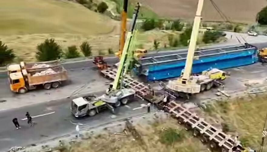 Движение на трассе Тараз – Шымкент смогли восстановить через три дня после ДТП