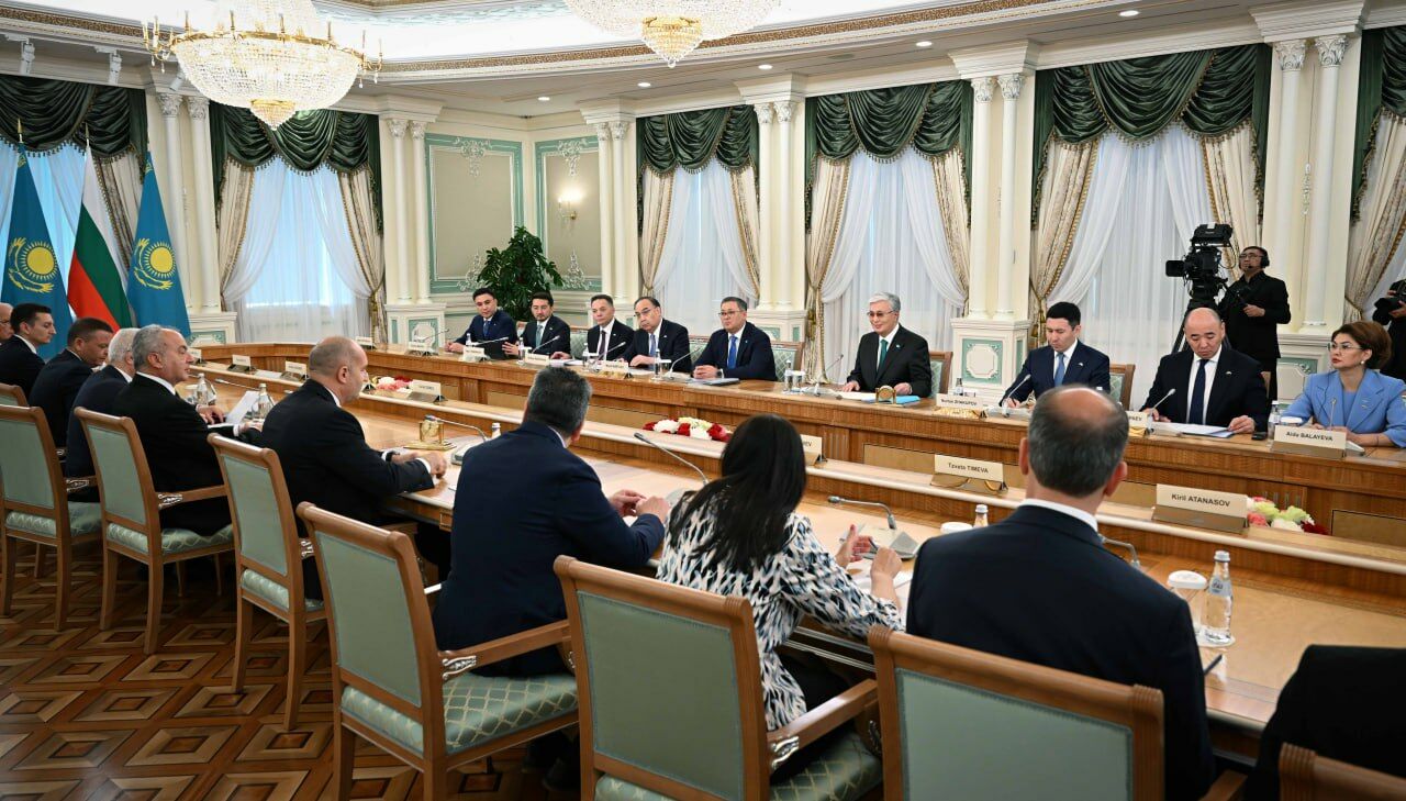 Президенты Казахстана и Болгарии провели переговоры в расширенном формате