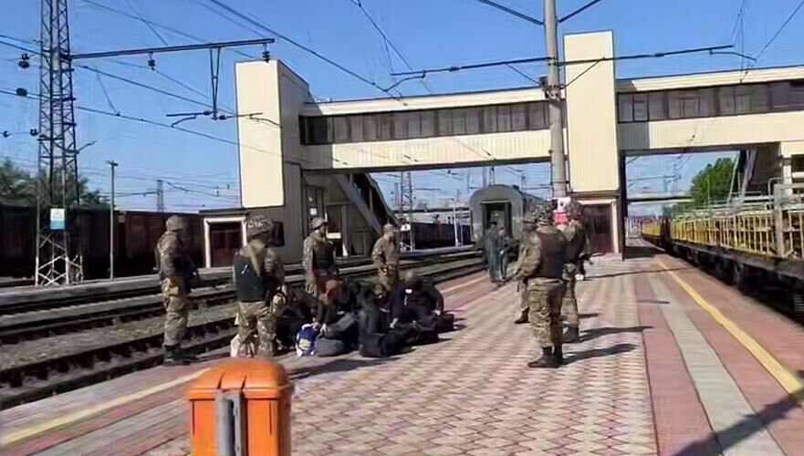 Скрывавшийся 20 лет участник преступного сообщества экстрадирован в Казахстан из России