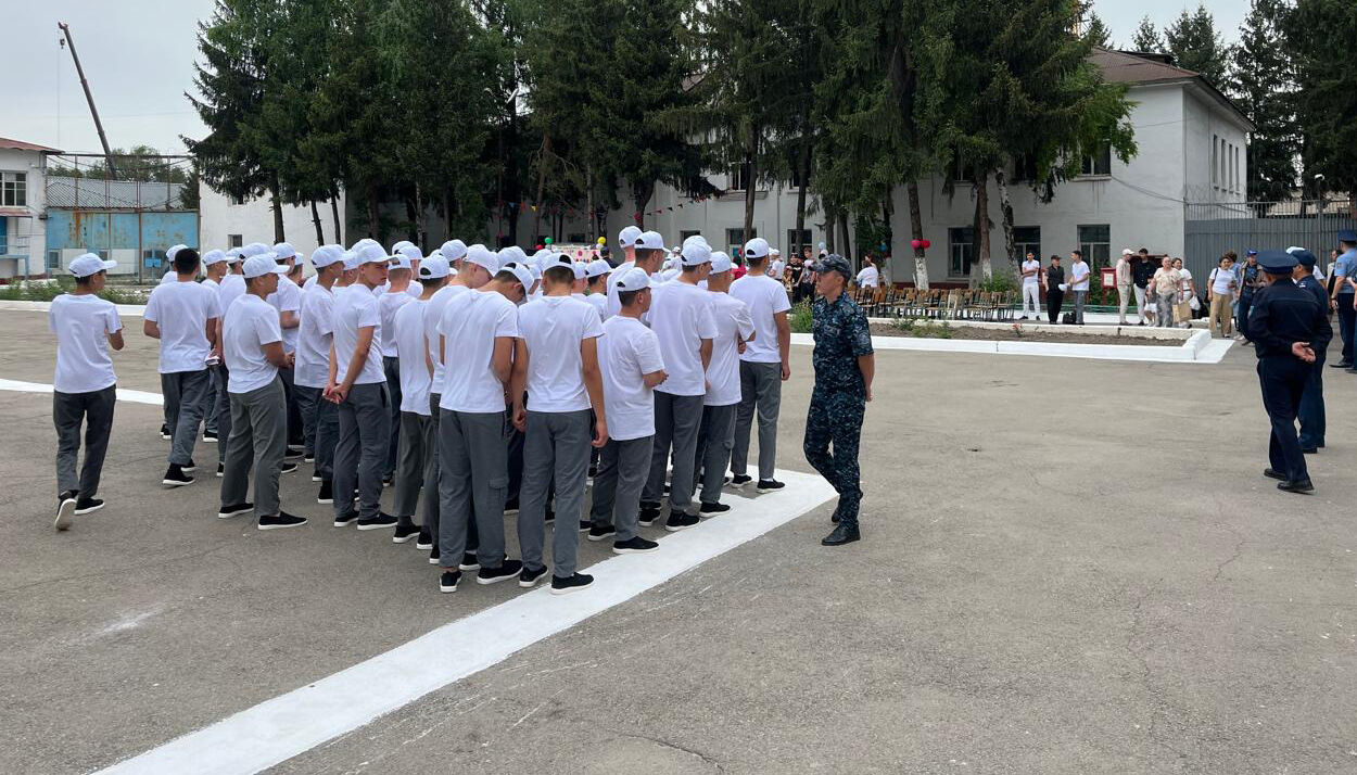 Малолеток выселят с насиженных мест