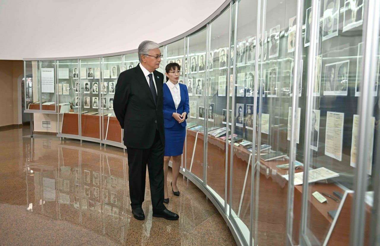 Президент осмотрел музей «АЛЖИР»