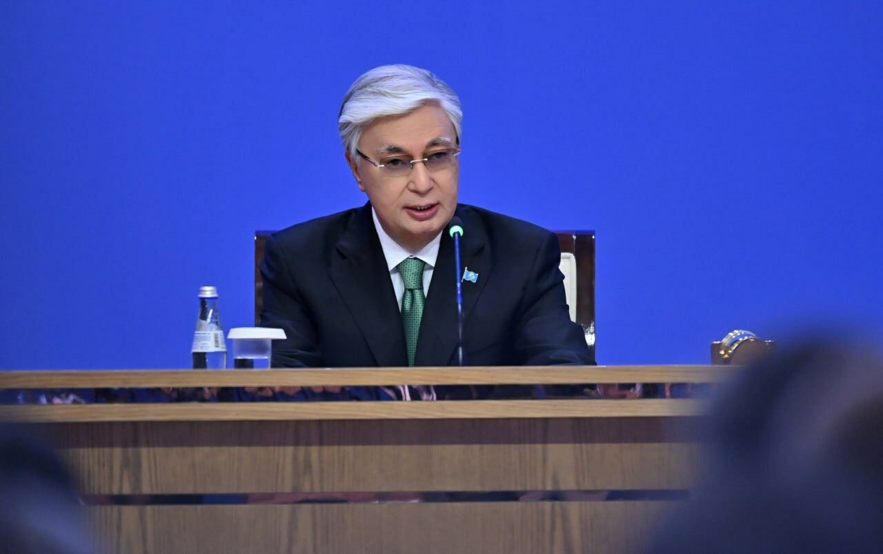 Токаев объявил благодарности родным погибших при исполнении служебного долга силовиков