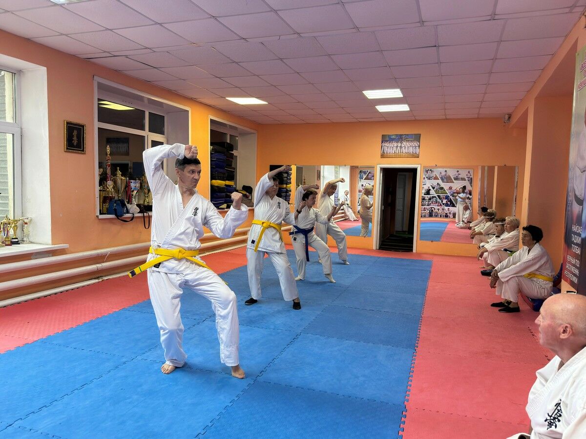 Пенсионеры затянули пояса