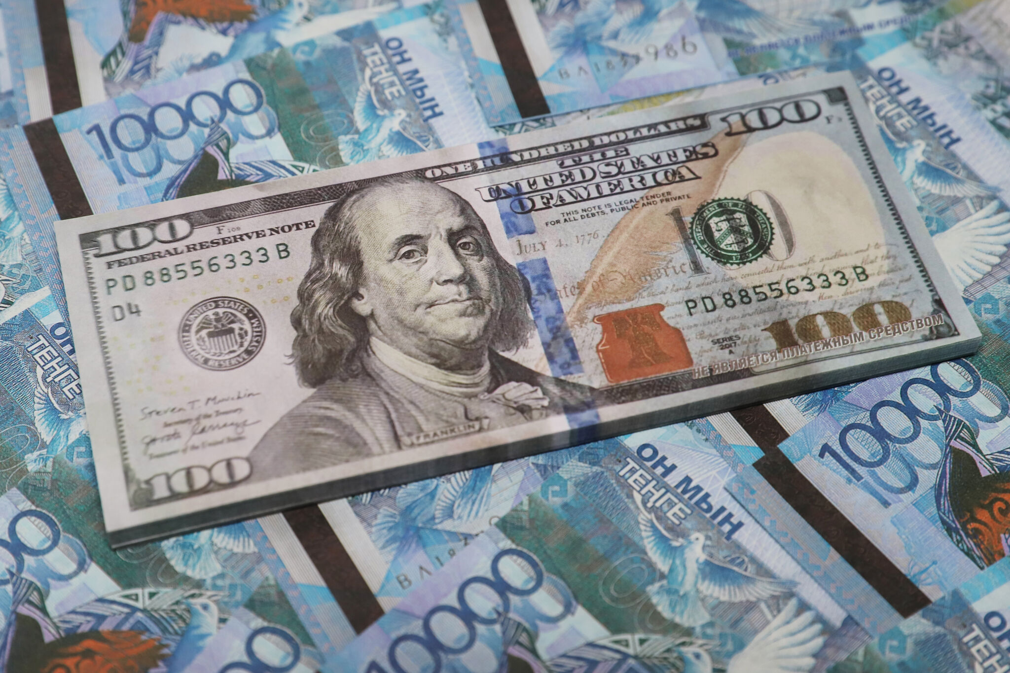 В разы выросла покупка-продажа долларов и евро в обменниках Казахстана в мае