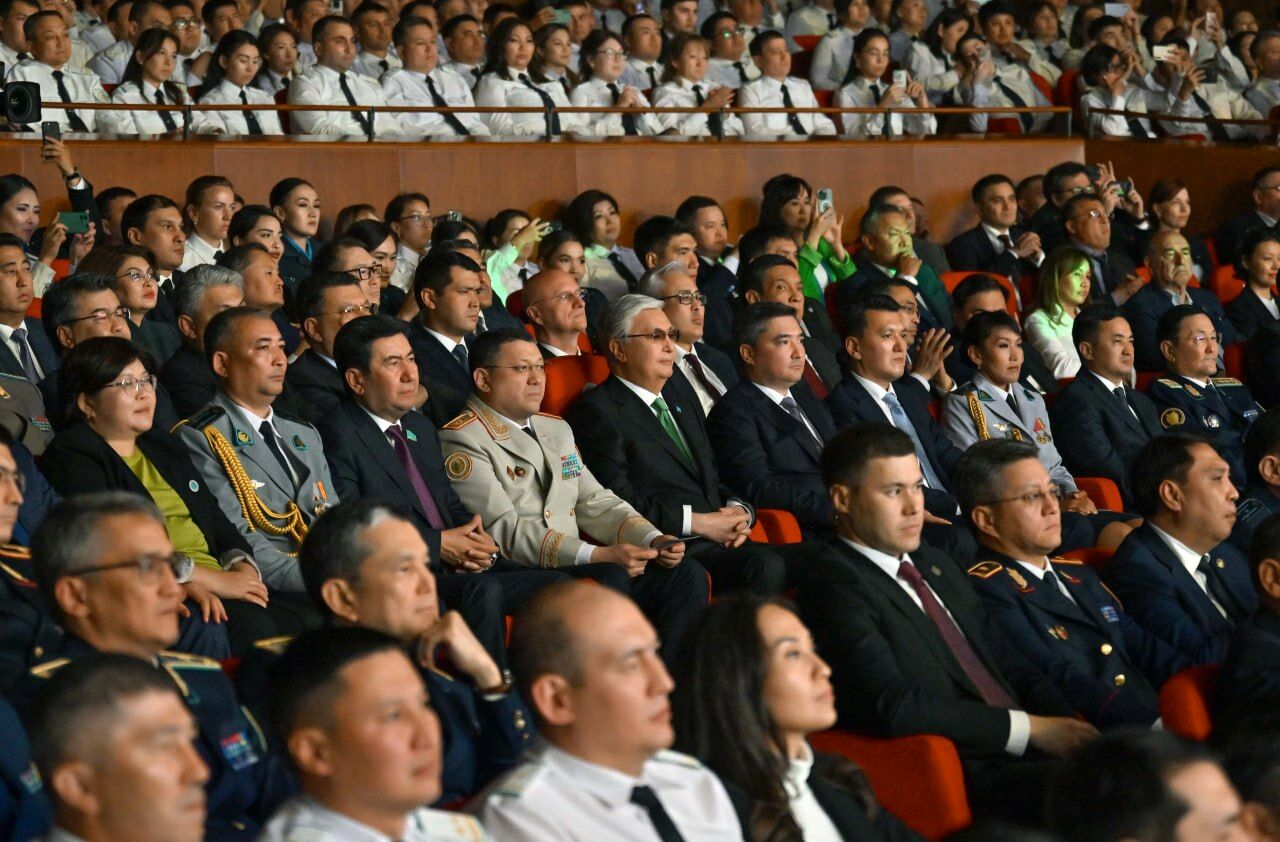 Глава государства Касым-Жомарт Токаев посетил концерт, посвященный Дню полиции