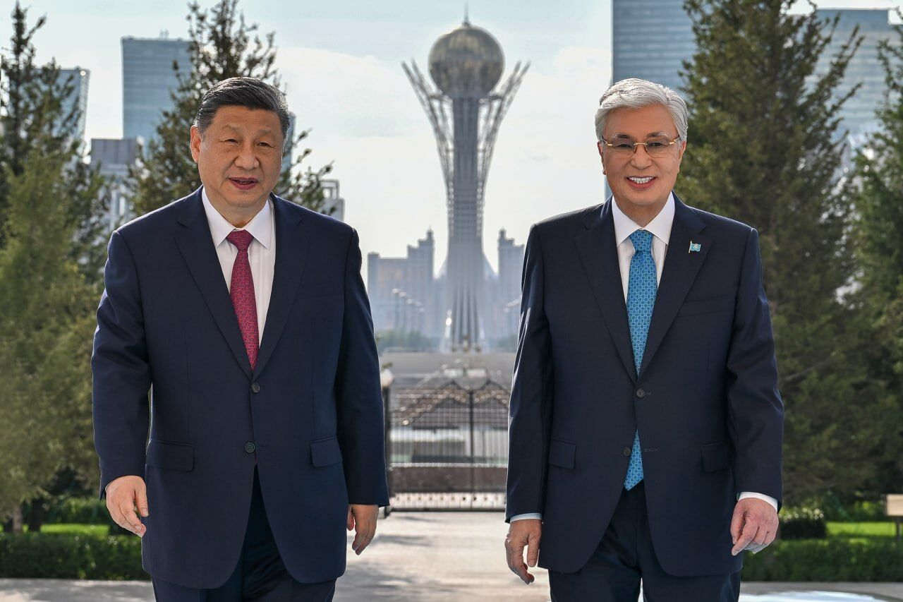 Глава государства провел переговоры с Председателем КНР