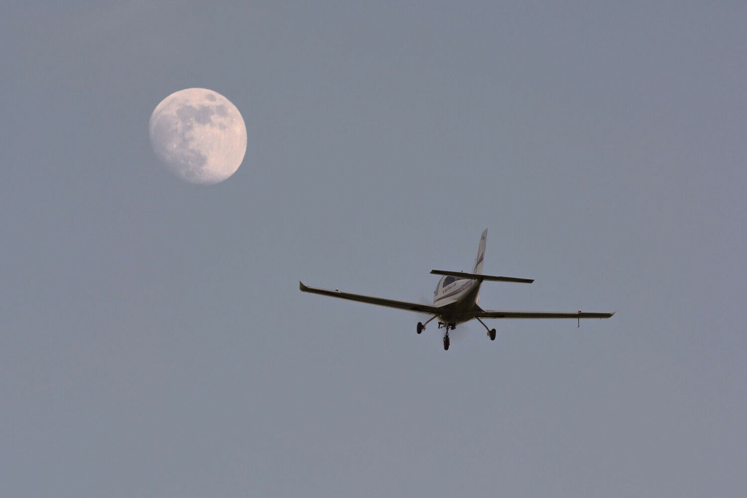 Двое погибли в авиапроисшествии в районе аэродрома в Астане