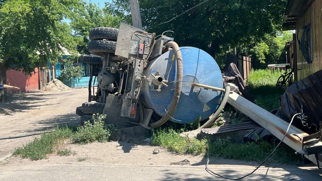 Вмиг осиротели…