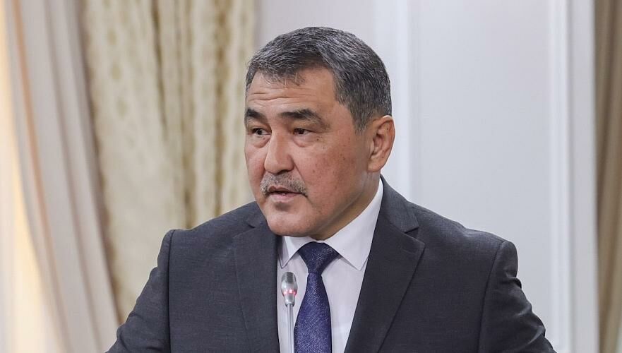 Сам пьёт и другим советует