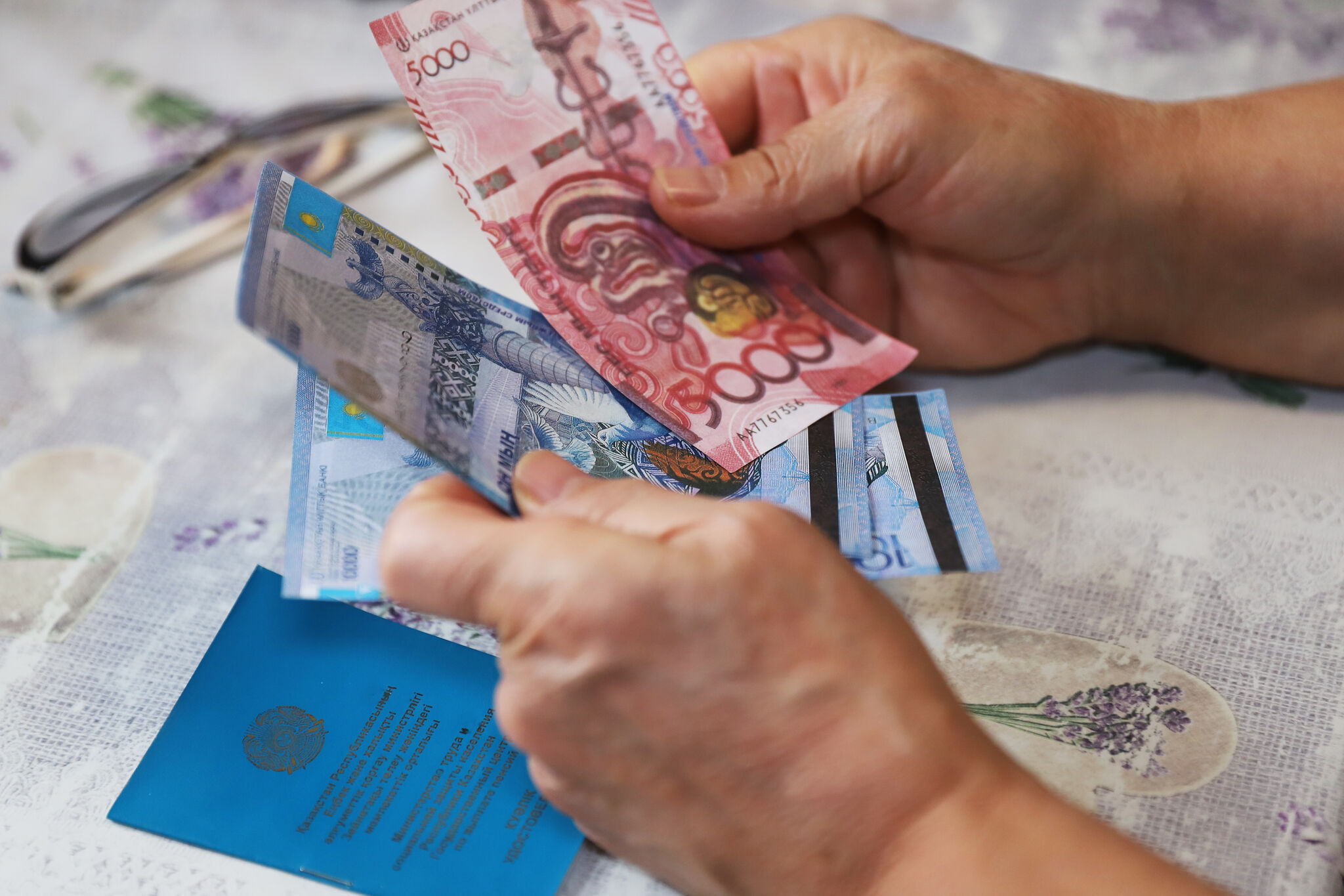 На пенсионные взносы в ЕНПФ за май начислено 146 млрд тенге отрицательного инвестдохода