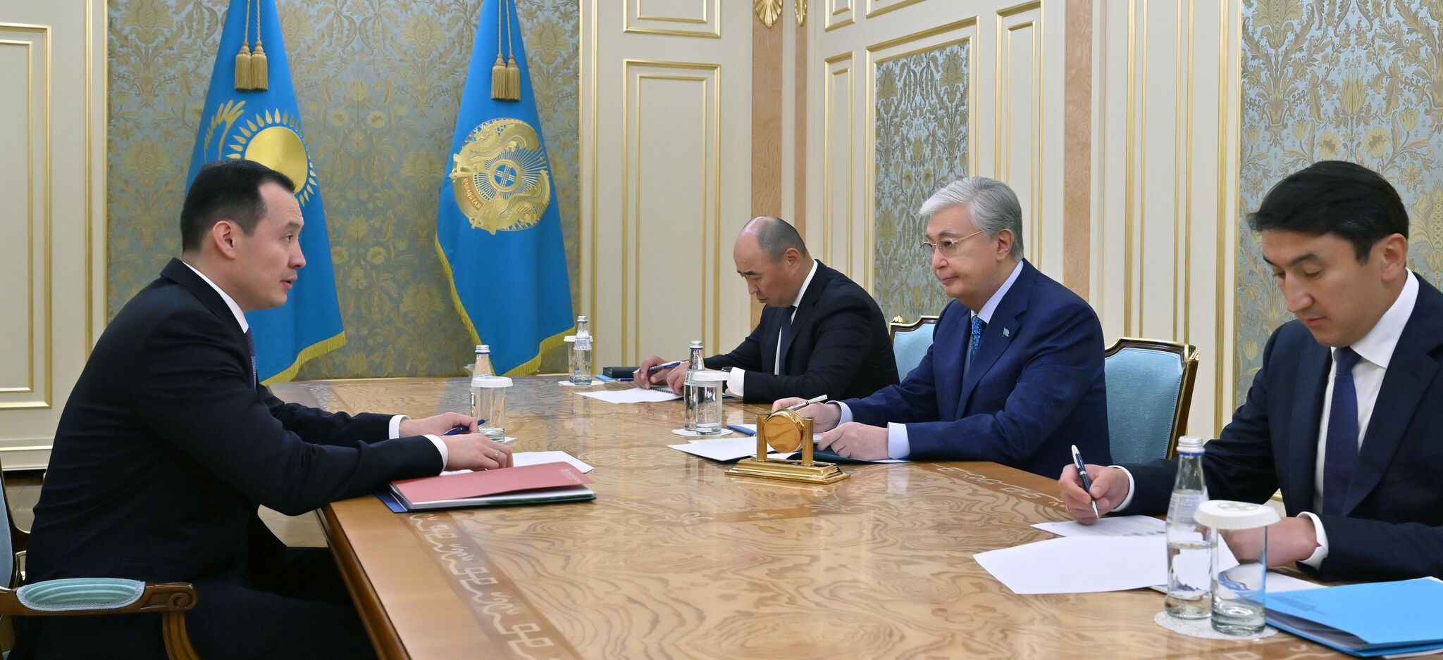 Касым-Жомарт Токаев принял председателя правления АО «НК «QazaqGaz» Санжара Жаркешова