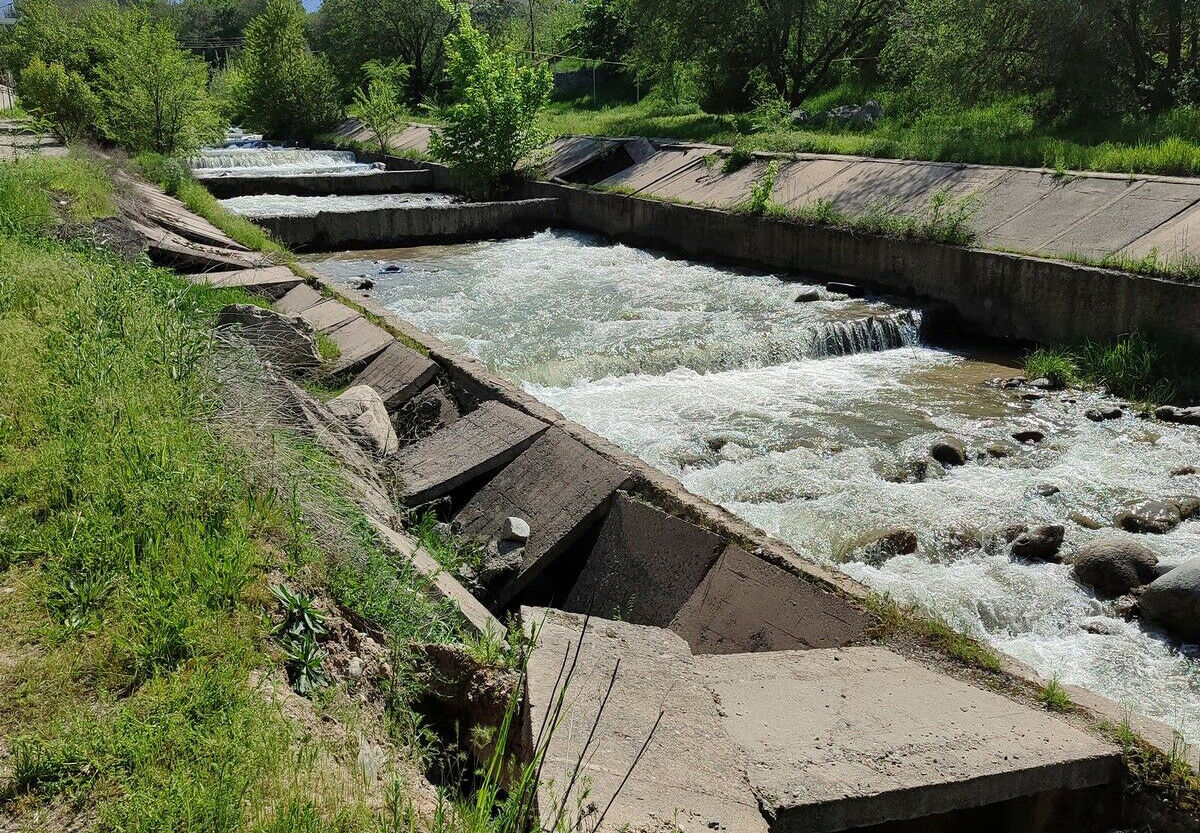Большому кораблю -  море по колено?