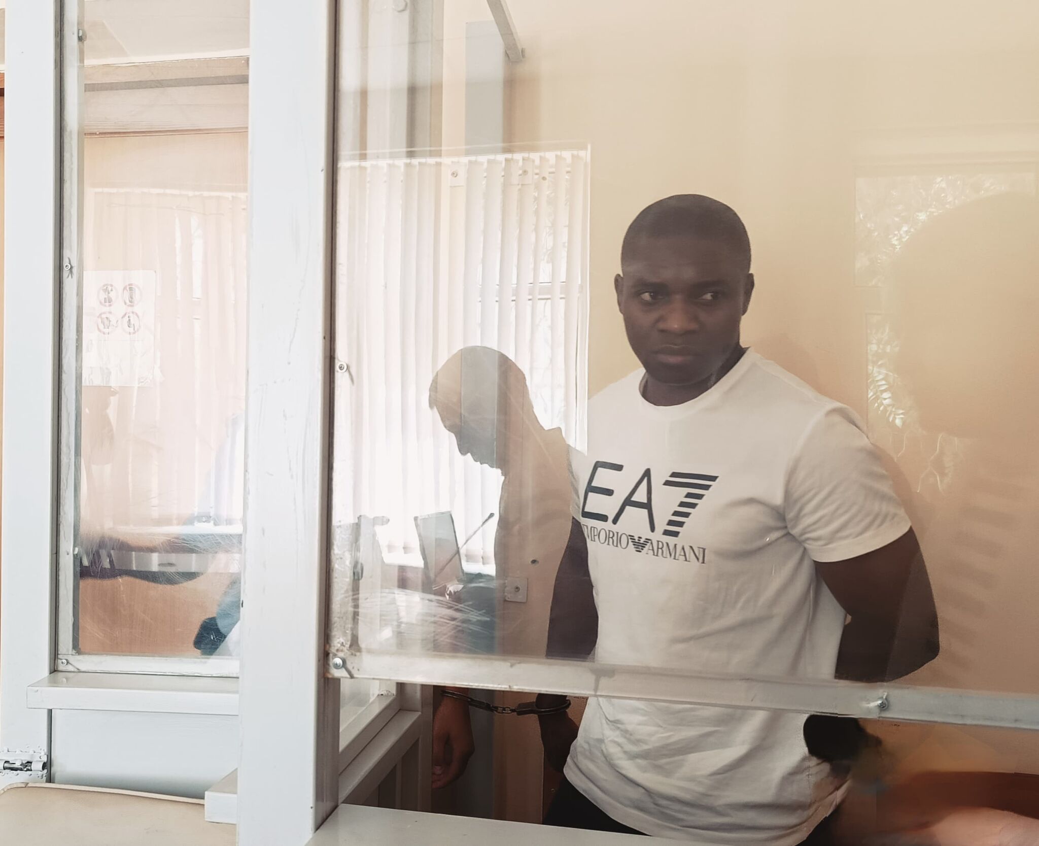 Африканец пошёл на посадку