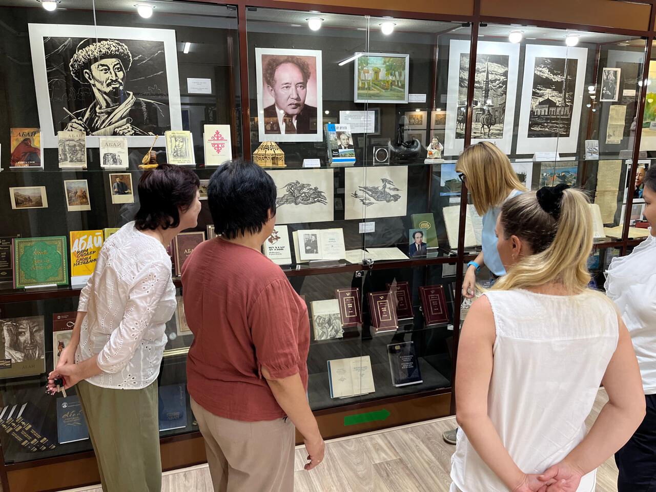 Двигались параллельно