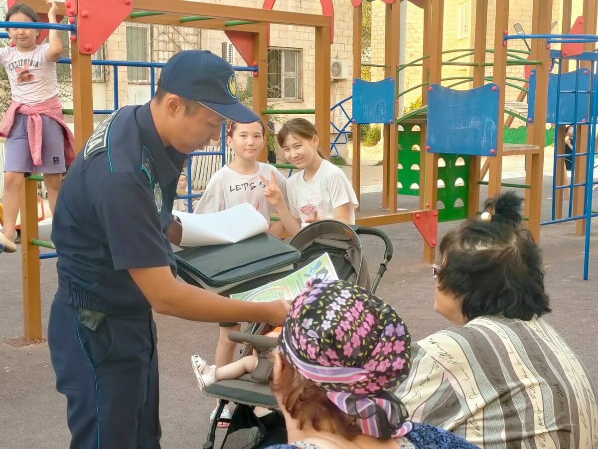 И даже цветочные горшки