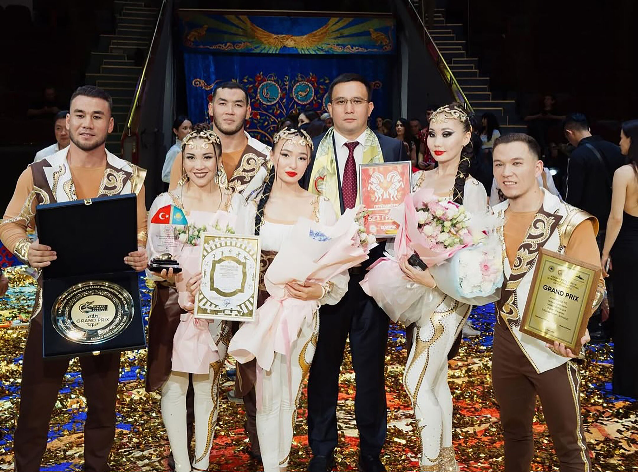 Под занавес - реконструкция