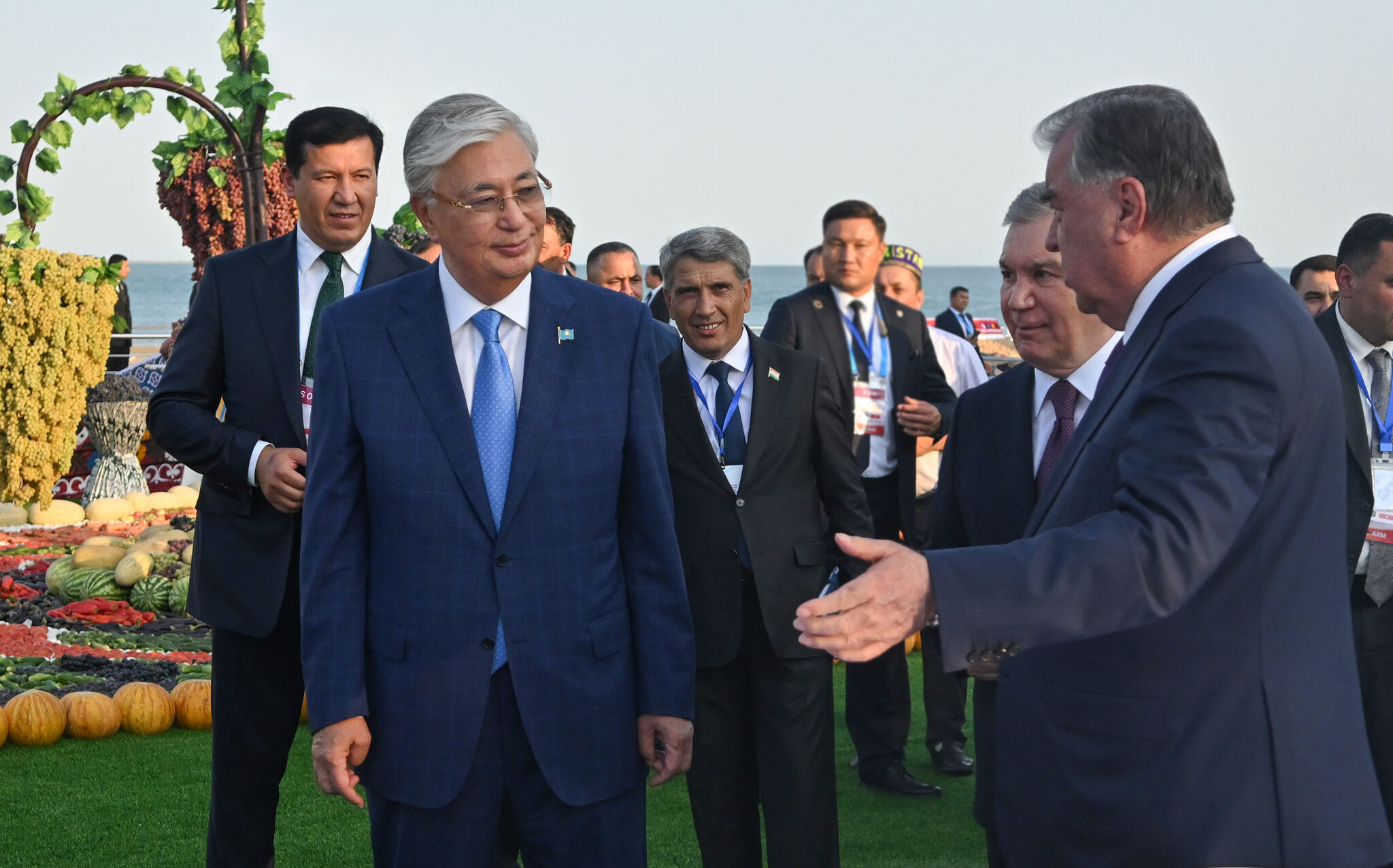 Глава государства посетил выставочные павильоны