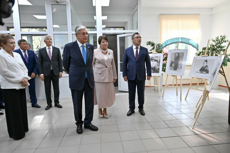 Глава государства посетил школу-гимназию №33 имени Кемеля Токаева
