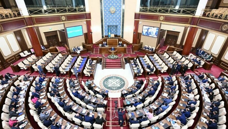 Парламент в бронзовых тонах