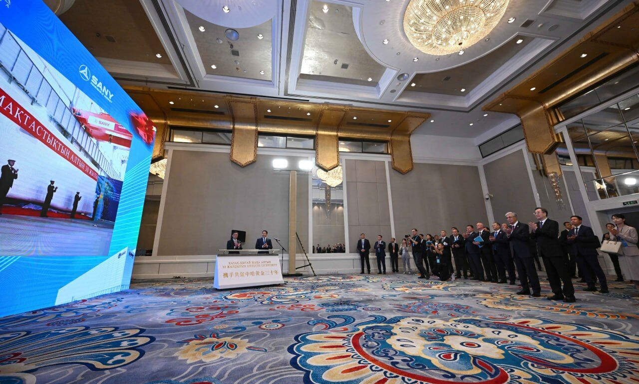 Глава государства открыл ветроэнергетический завод в Жамбылской области