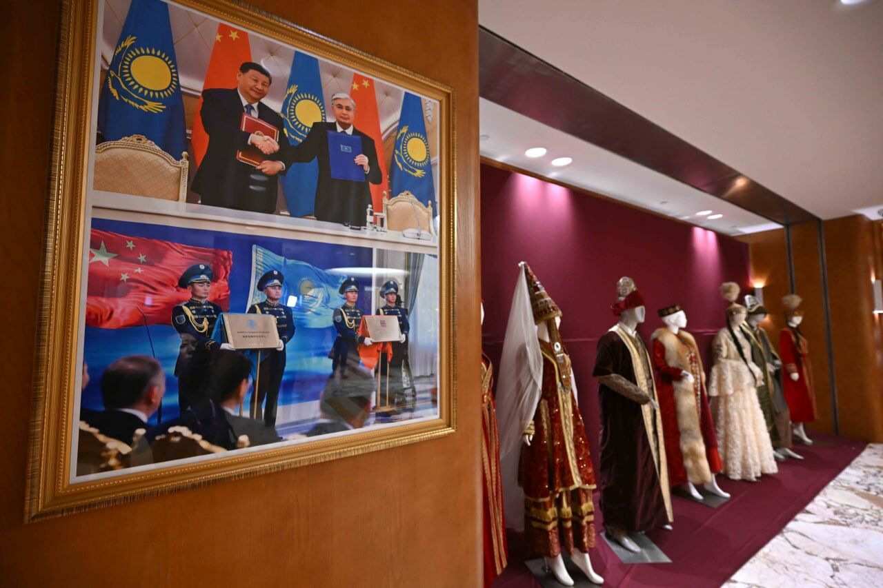 Касым-Жомарт Токаев осмотрел Культурный центр Казахстана в Китае