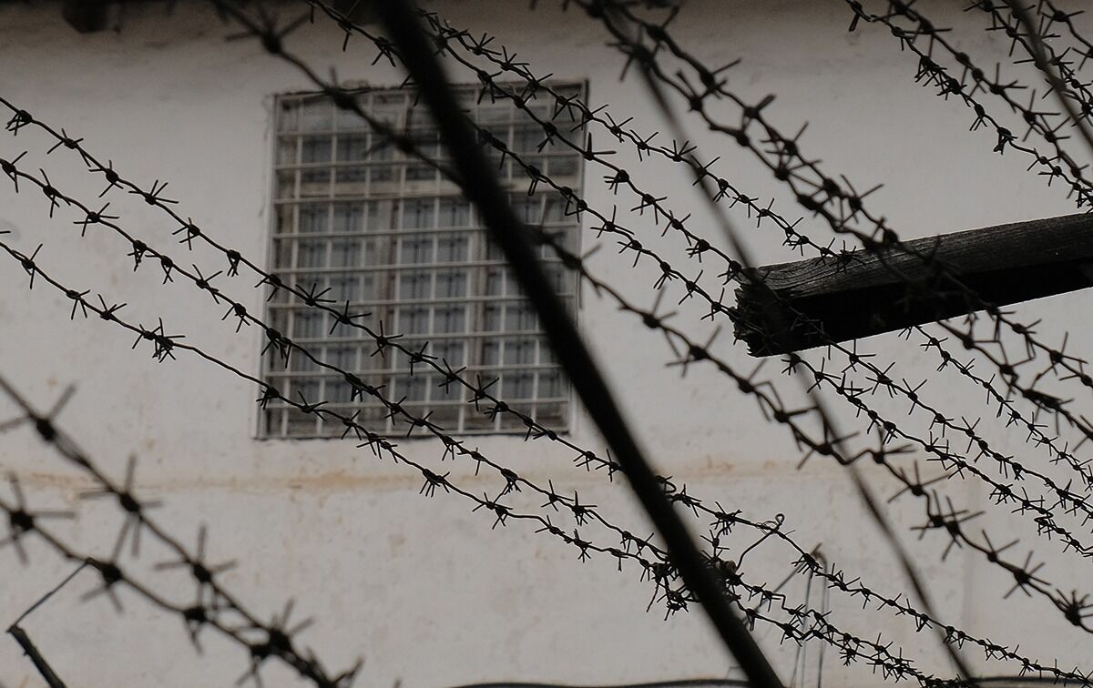 Хочу за колючку!