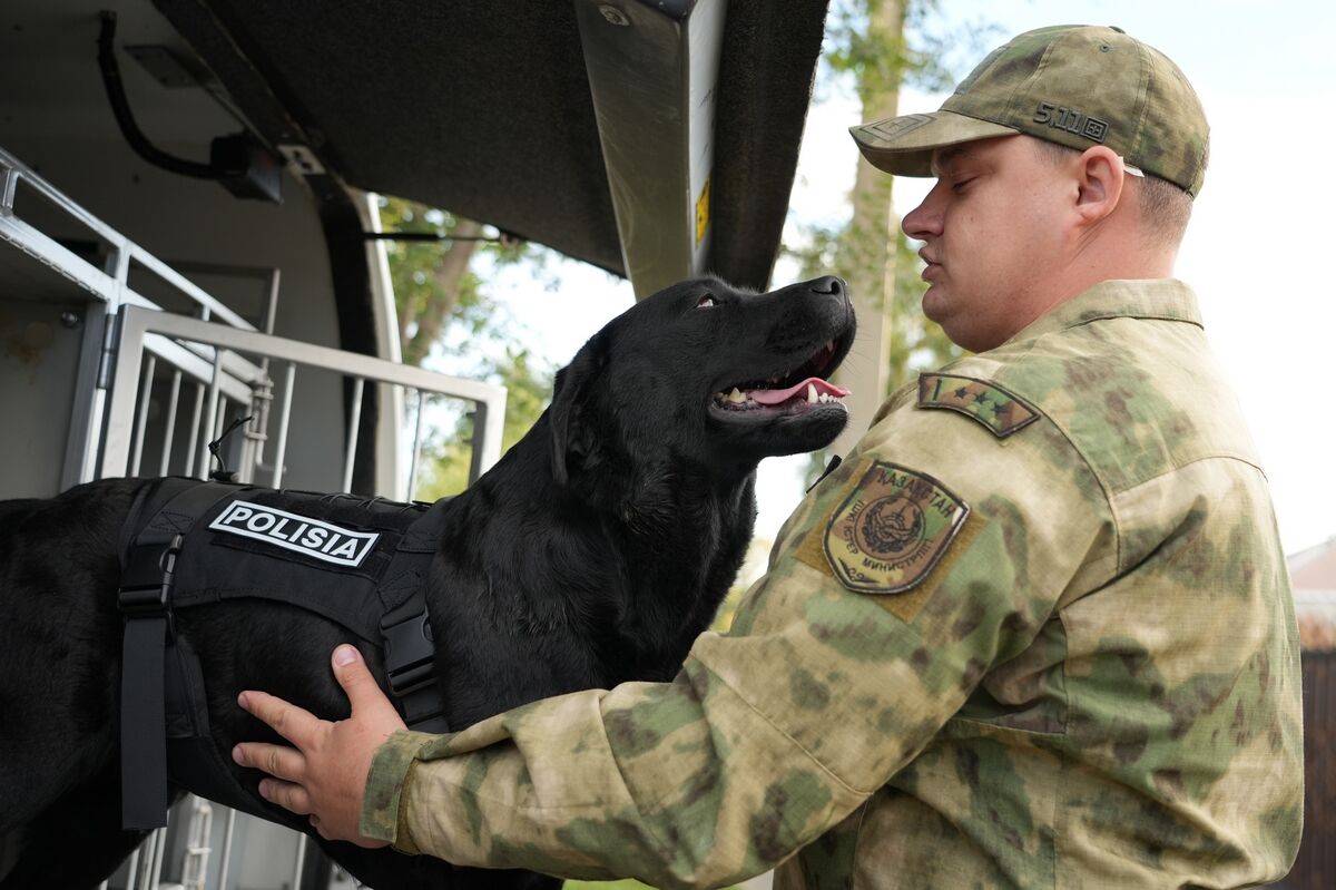 На службе и на фото